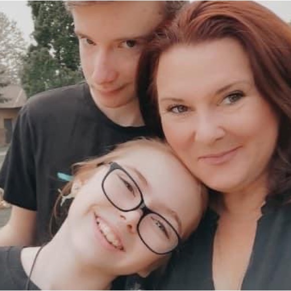 Meet your Posher, Jennifer - Picture 4 of 4